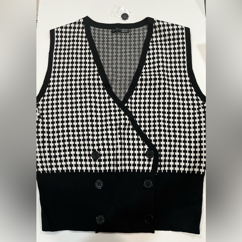 DAZY geo pattern double breasted sleeveless cardigan 🐚 - Picture 6 of 7